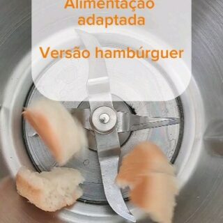 Se o meu filho come hambúrguer? 🍔
Claro que sim!

Uma dieta adaptada para alimentação por botão gástrico permite que todos possam fazer parte das refeicões e das rotinas em família. O facto de nem toda a alimentação ser oral não quer dizer que, em certos casos, também não possa ser ingerido.

Acompanhamento nutricional médico 
+ 
Imaginação 
= 
Tudo é possível ✨️